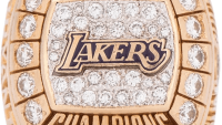 Ponen en subasta anillo de campeonato de la NBA de Kobe Bryant